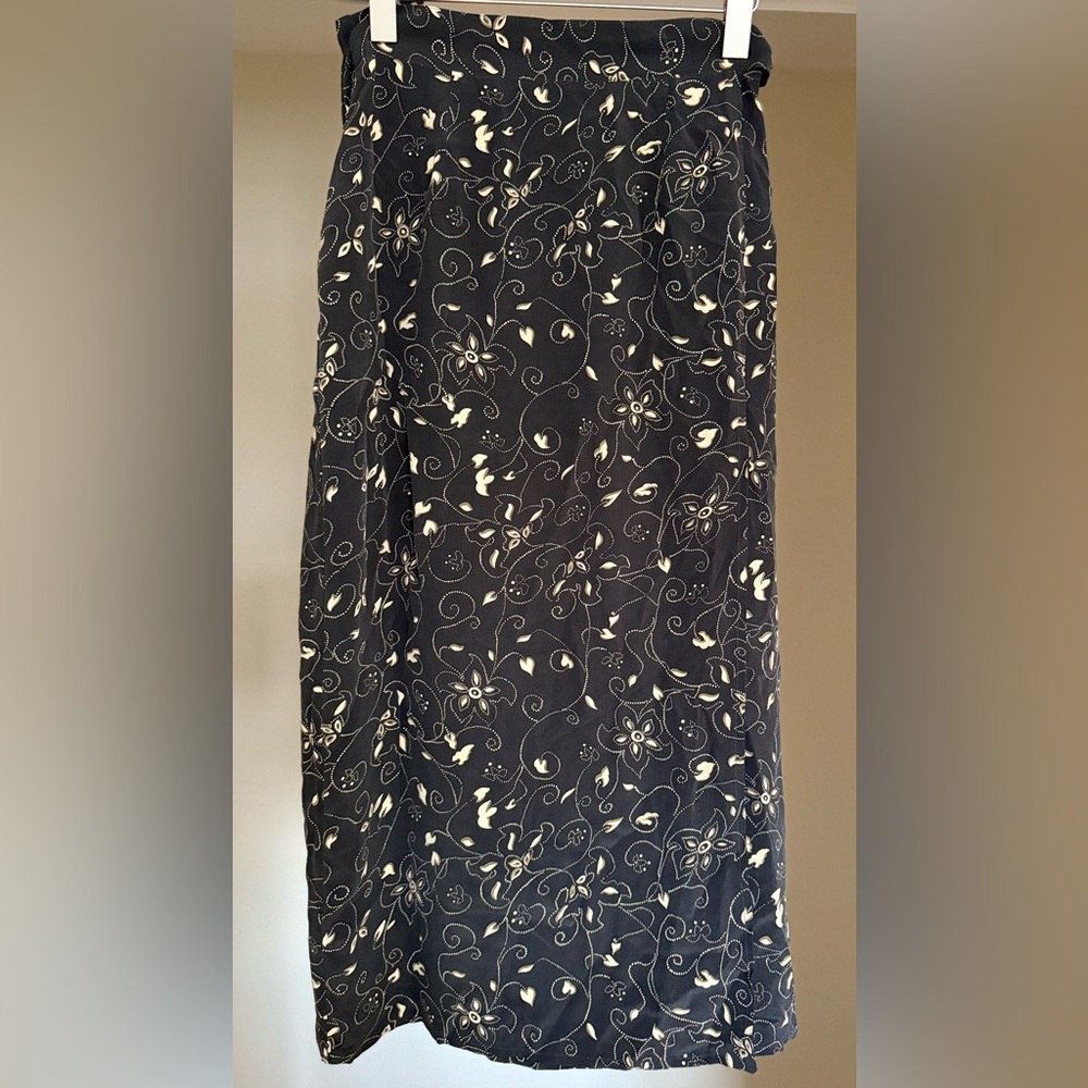 Liz Claiborne Floral Black and White Women's Skirt